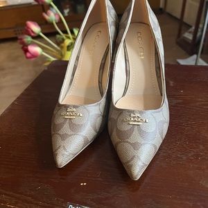 Coach Alyce signature pumps